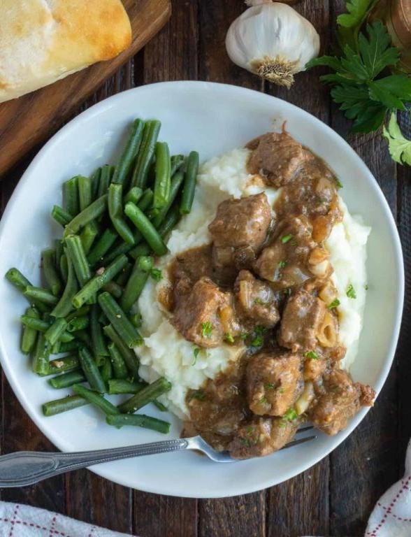 Beef Tips and Gravy with Green Beans