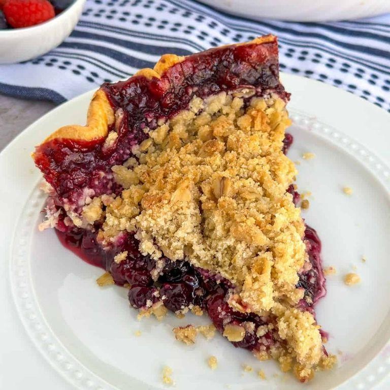 Berry Medley Crumble with Oat Topping