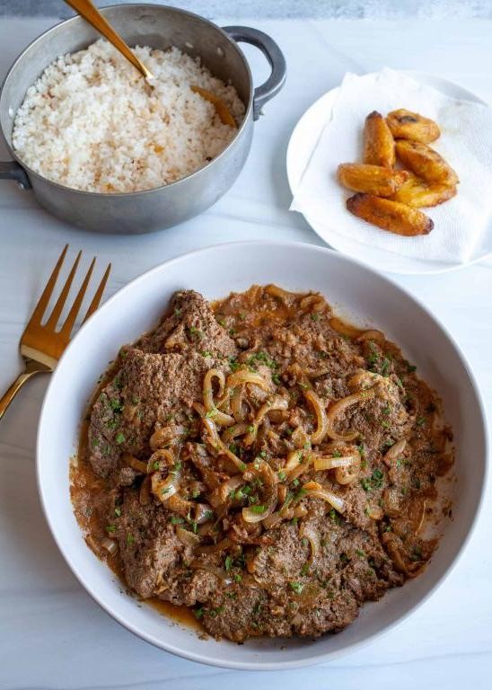 Bistec Encebollado (Ground Beef with Onions)
