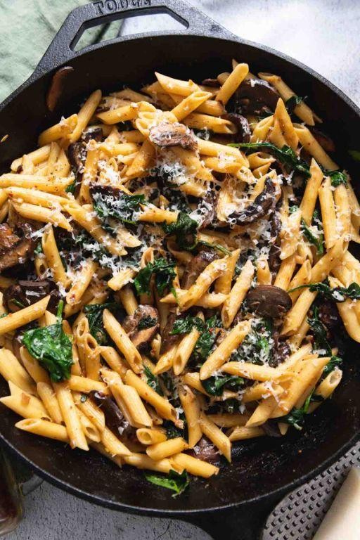 Black Garlic Mushroom and Spinach Pasta