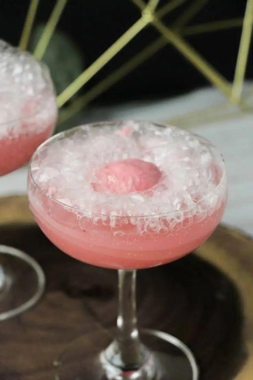 Bubble Bath Gin Martini with Champagne Float