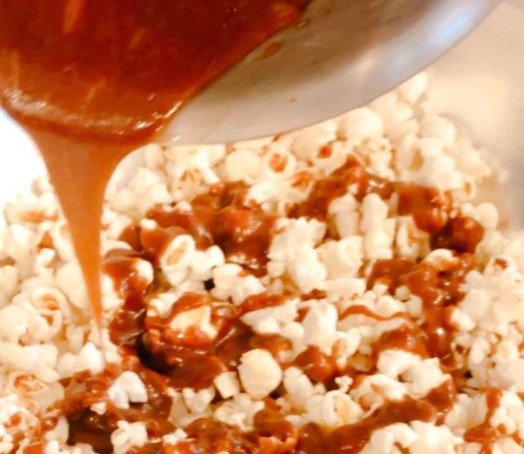 Caramel Drizzle Popcorn