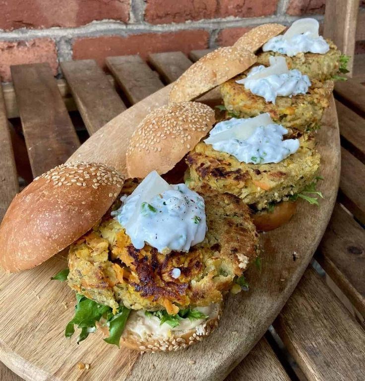 Carrot Ginger Chickpea Burgers with Sriracha Mayo