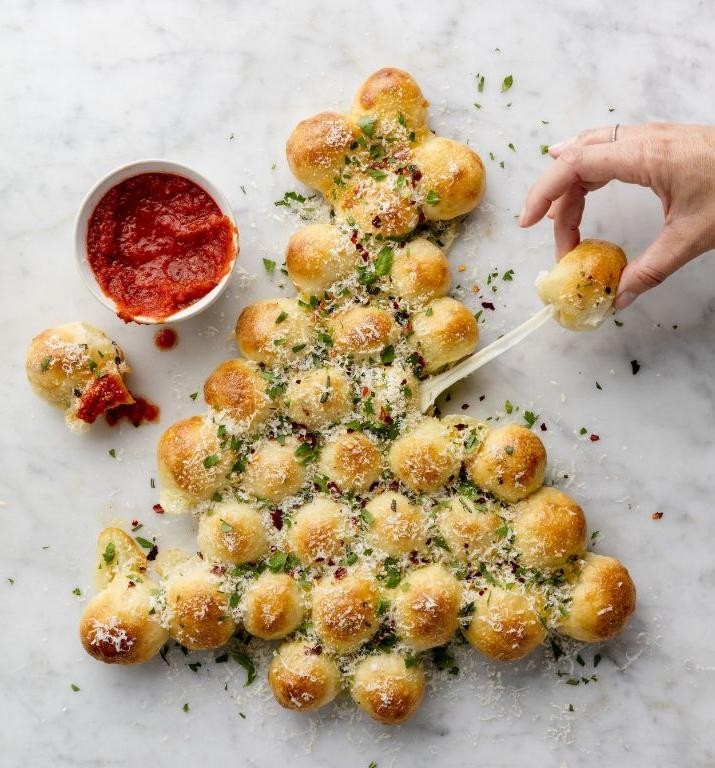 Cheesy Christmas Tree Pull-Apart Bread