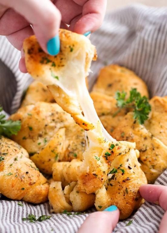 Cheesy Garlic Crescent Roll Bites