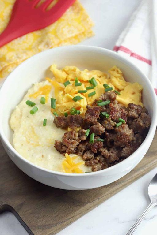 Chicken and Grits Breakfast Bowl