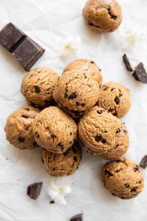 Chocolate Chip Cookie Dough Energy Balls