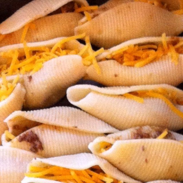Cincinnati Chili Stuffed Shells