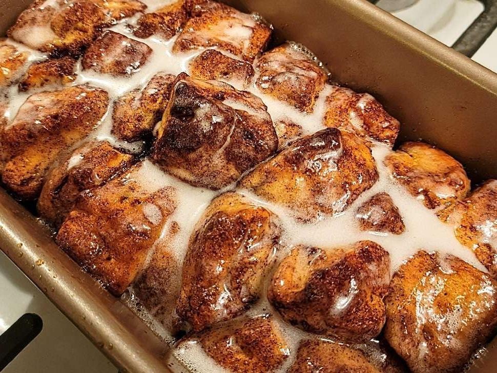 Cinnamon Roll Monkey Bread with Vanilla Glaze