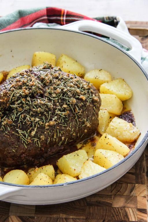 Classic Oven-Roasted Sirloin Tip with Potatoes