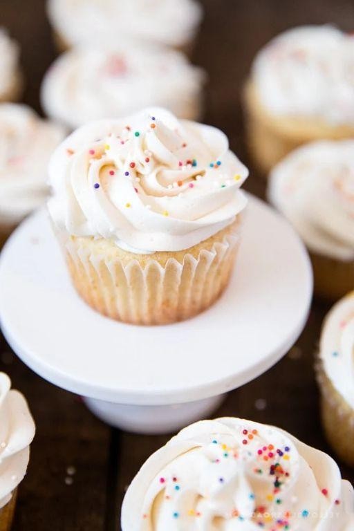 Classic Vanilla Cupcakes with Buttercream Frosting
