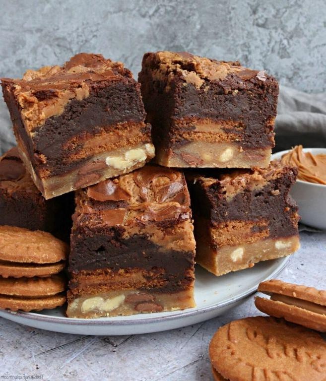 Cookie Butter Slutty Brownies with Biscoff Cookies