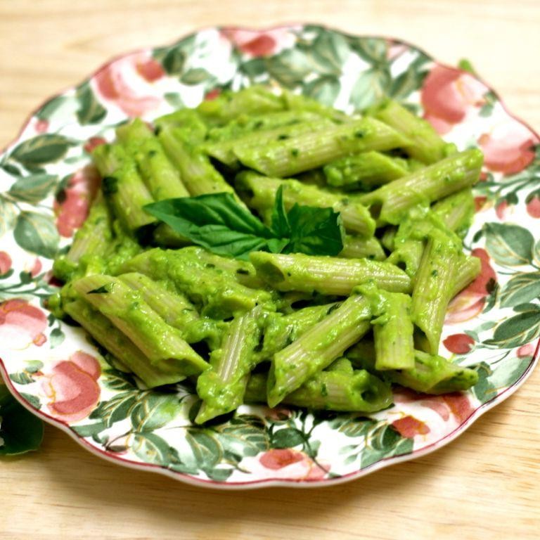 Creamy Avocado Pesto Pasta