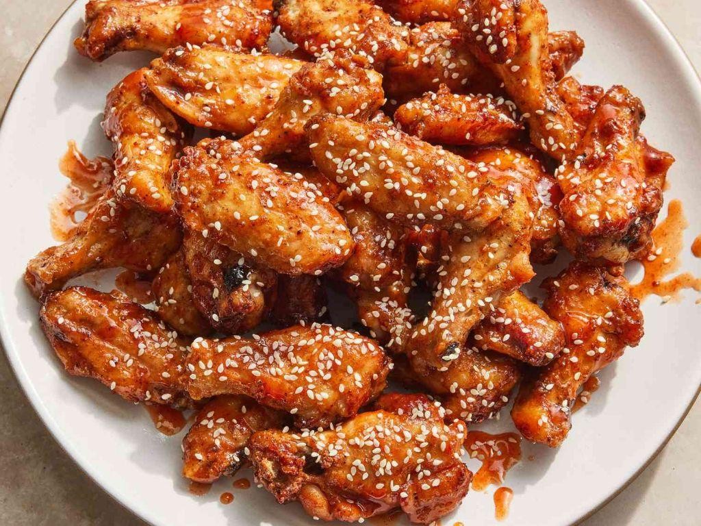 Crispy Baked Honey Sriracha Chicken Wings