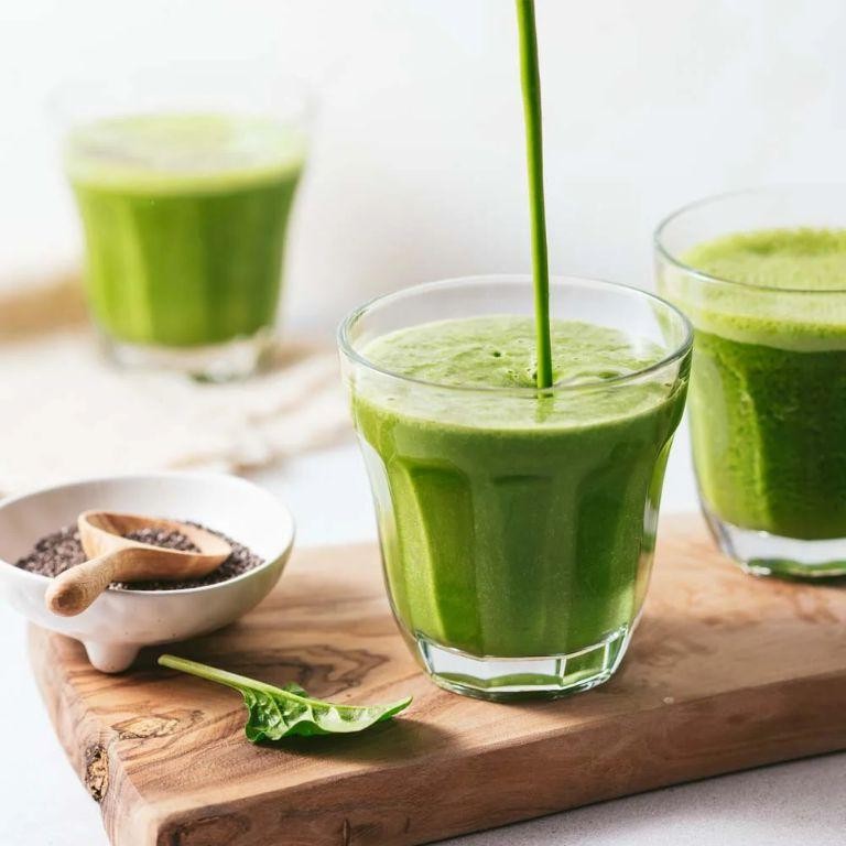 Detox Green Smoothie with Turmeric