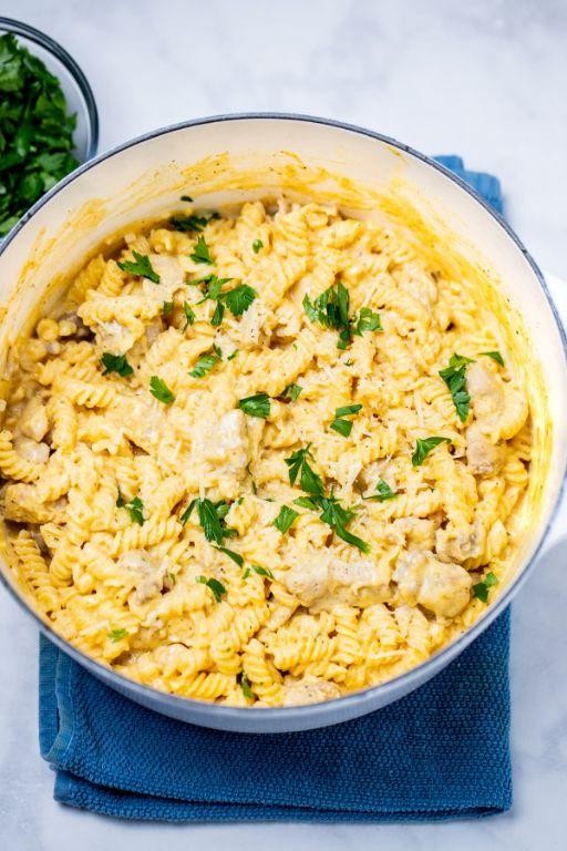 Dutch Oven Creamy Garlic Parmesan Pasta