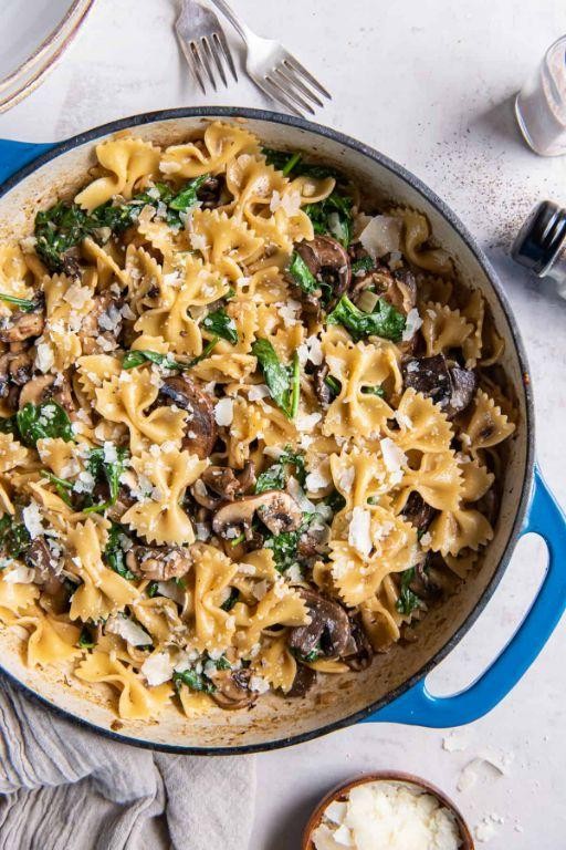 Dutch Oven Mushroom and Spinach Pasta