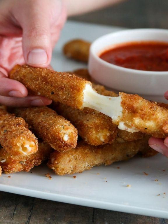 Easy Mozzarella Sticks with Marinara