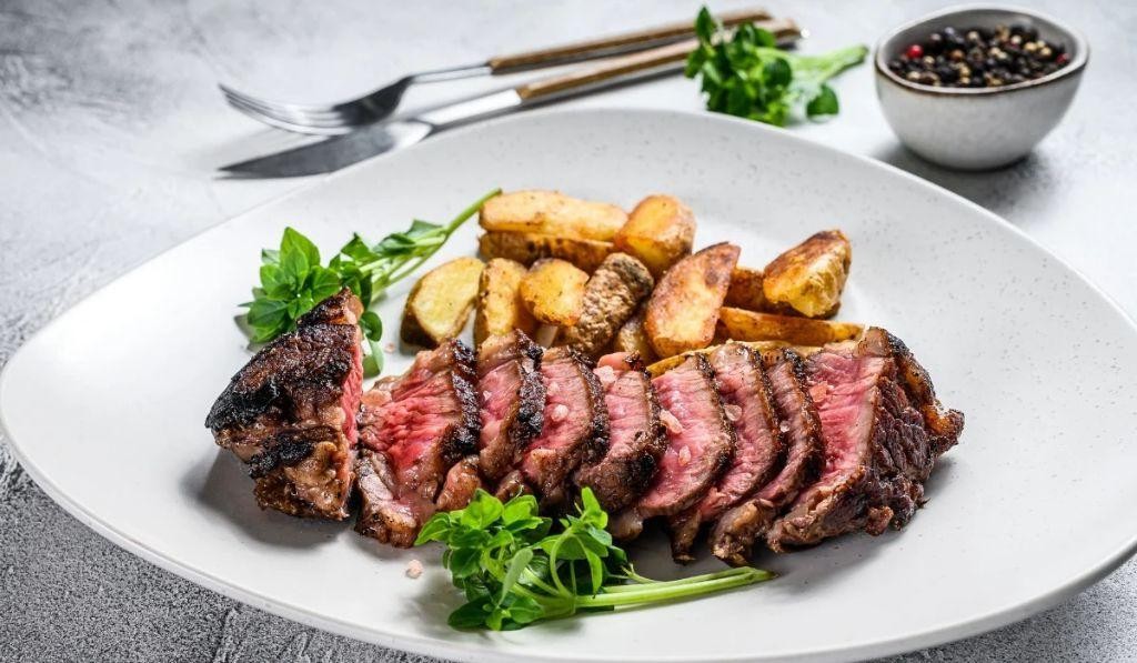 Garlic Butter Baked Round Steak