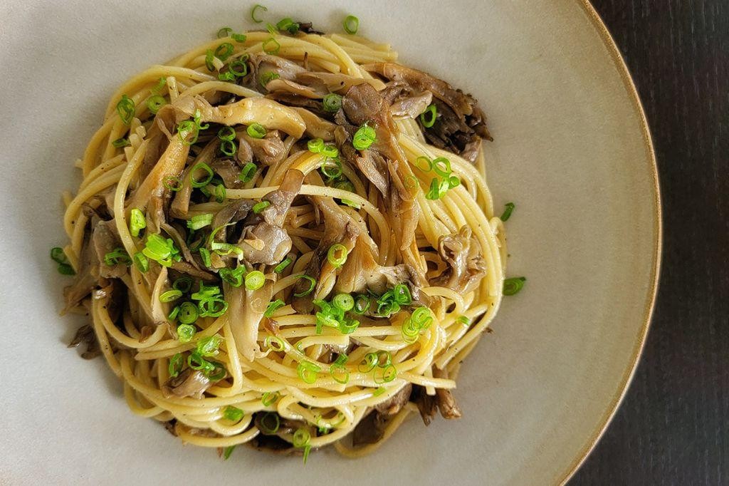 Garlic Butter Maitake Mushroom Pasta
