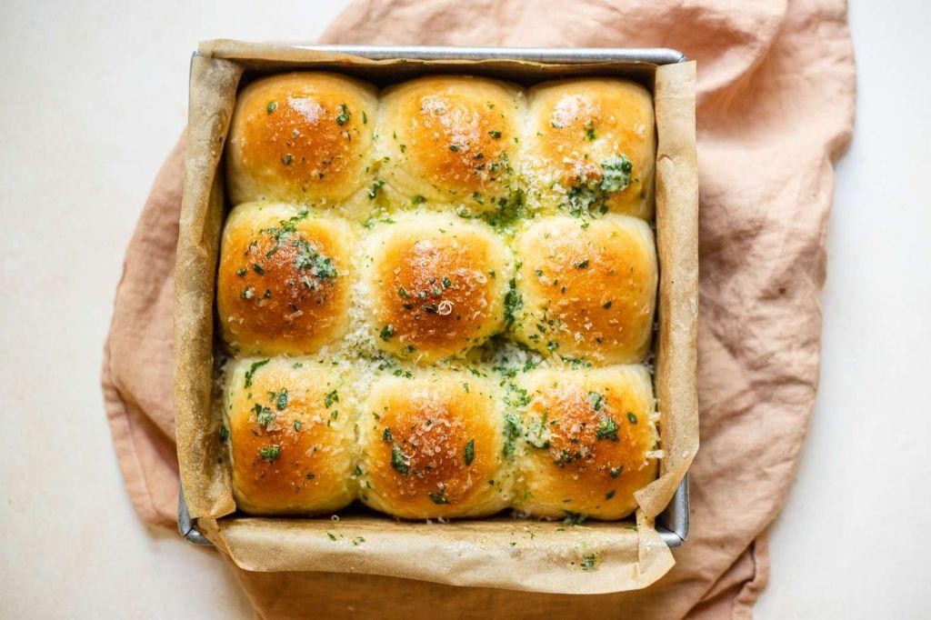Garlic Parmesan Pull Apart Bread