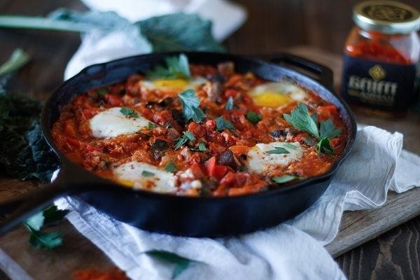 Garlicky Mushroom and Kale Shakshouka