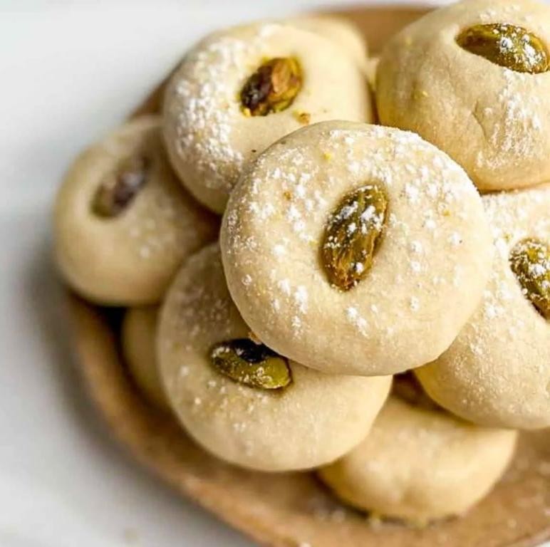 Ghraybeh with Butter and Powdered Sugar