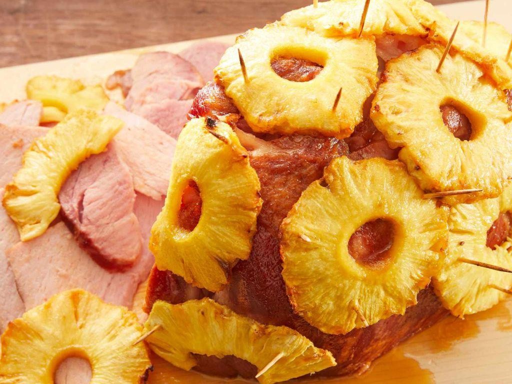 Glazed Ham with Pineapple and Brown Sugar
