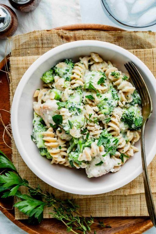 Greek Yogurt Alfredo Protein Pasta with Broccoli