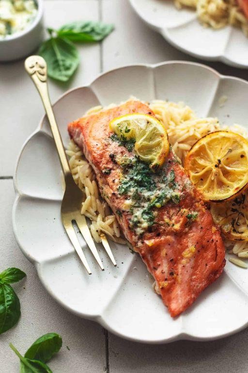 Grilled Salmon with Lemon Butter Sauce