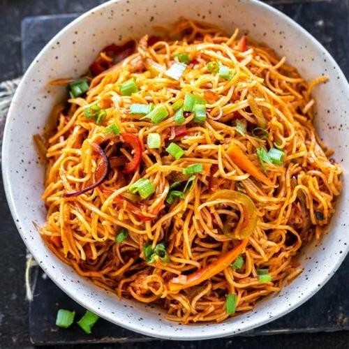 Hakka Noodles with Spicy Schezwan Sauce