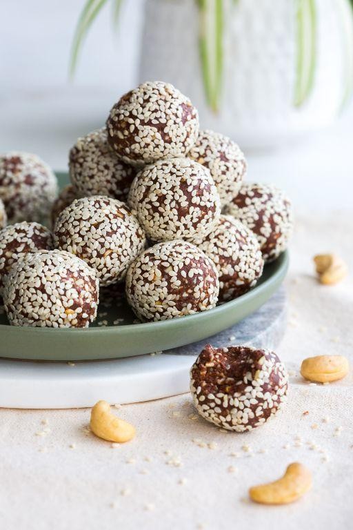 Lactation energy balls with dates and sesame seeds