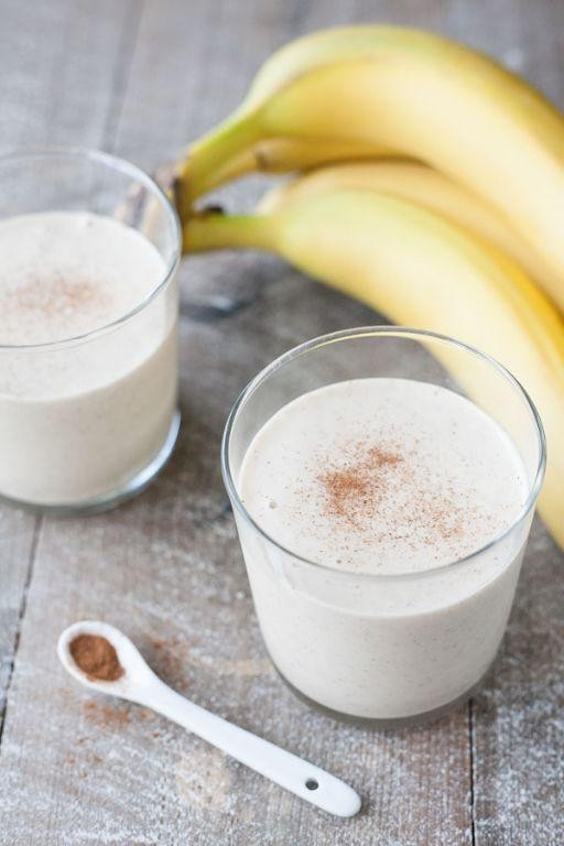 Lactation smoothie with banana, oats, and almond butter