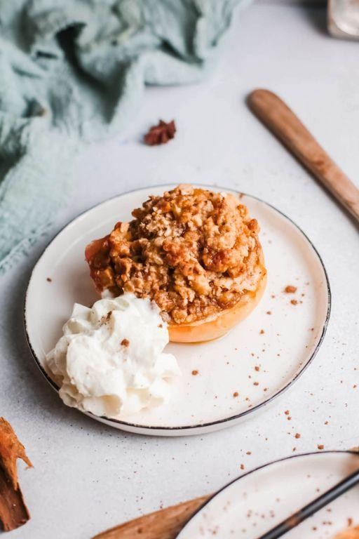 Low-Potassium Apple Crumble