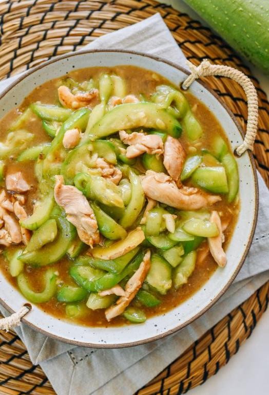 Luffa and Bell Pepper Stir-Fry
