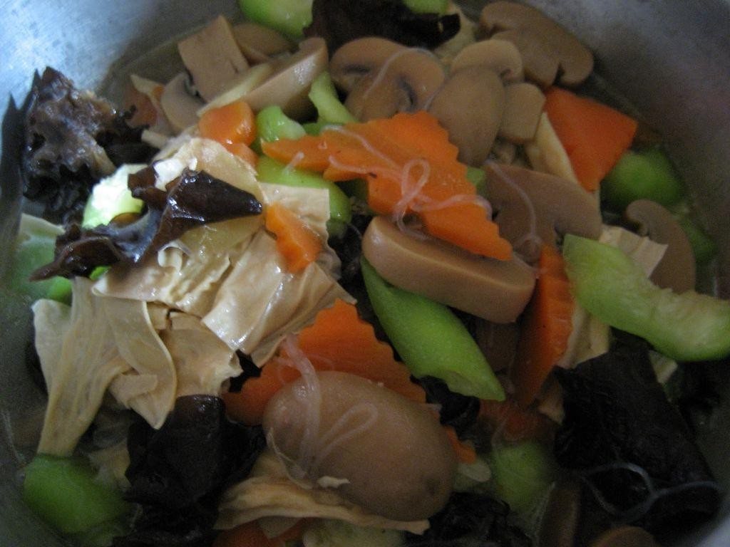 Luffa and Carrot Stir-Fry with Sesame Oil