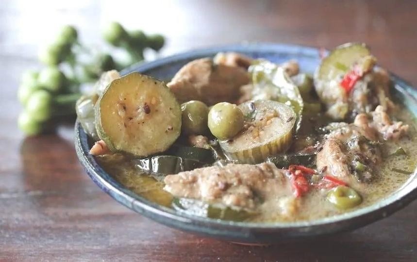 Luffa and Chicken Coconut Curry