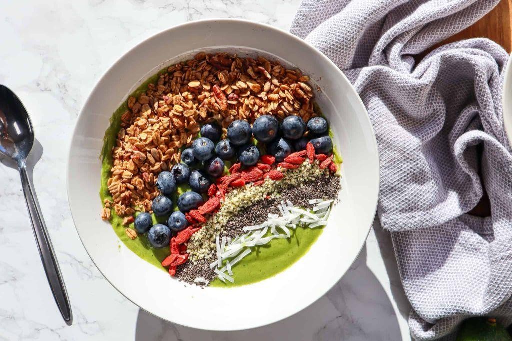 Moringa Leaf and Berry Smoothie Bowl
