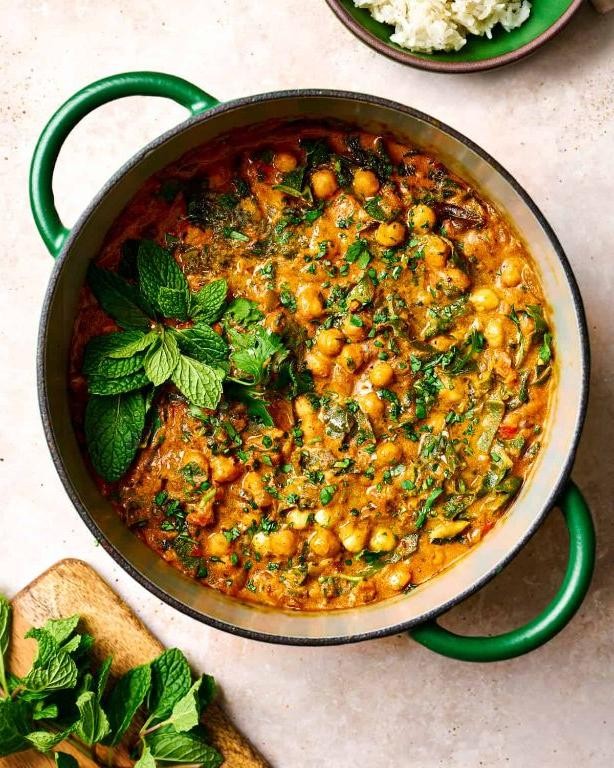 Moringa Leaf and Chickpea Curry