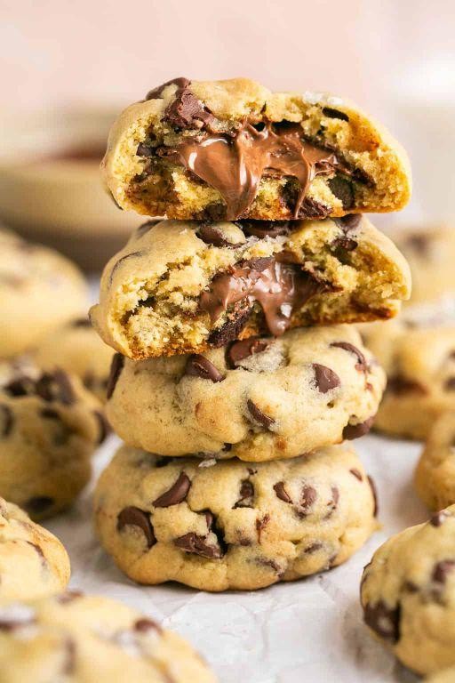 Nutella-Stuffed Chocolate Chip Cookies