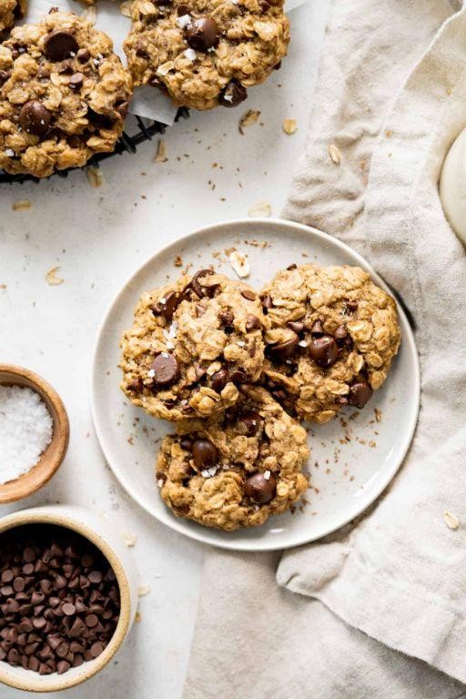 Oatmeal lactation cookies with flaxseed and brewer