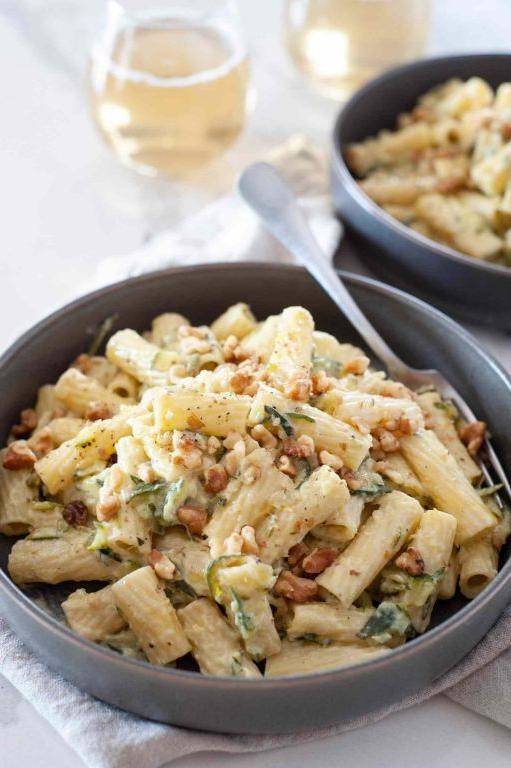 One-Pot Zucchini Pasta with Garlic and Olive Oil