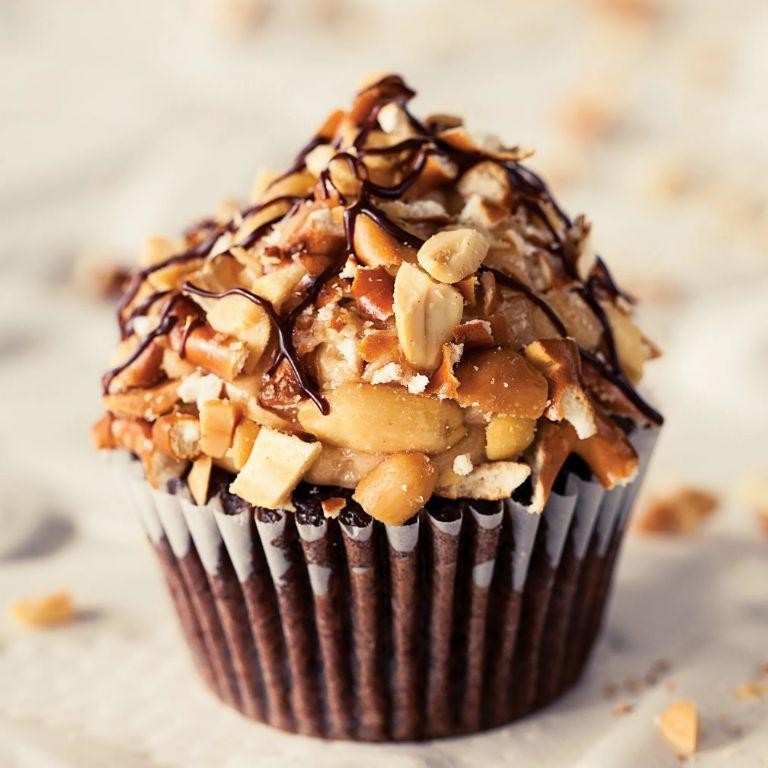 Peanut Butter Pretzel Reese Cupcakes