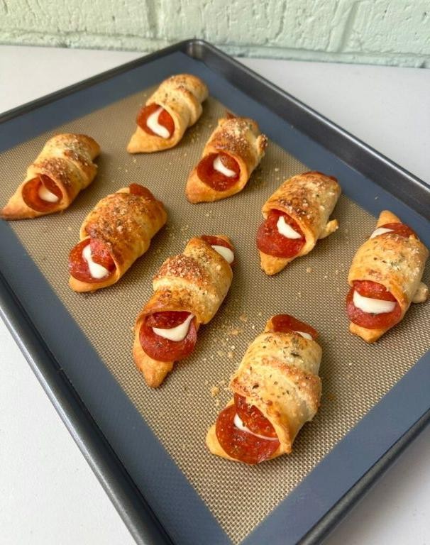 Pepperoni and Cheese Crescent Roll-ups