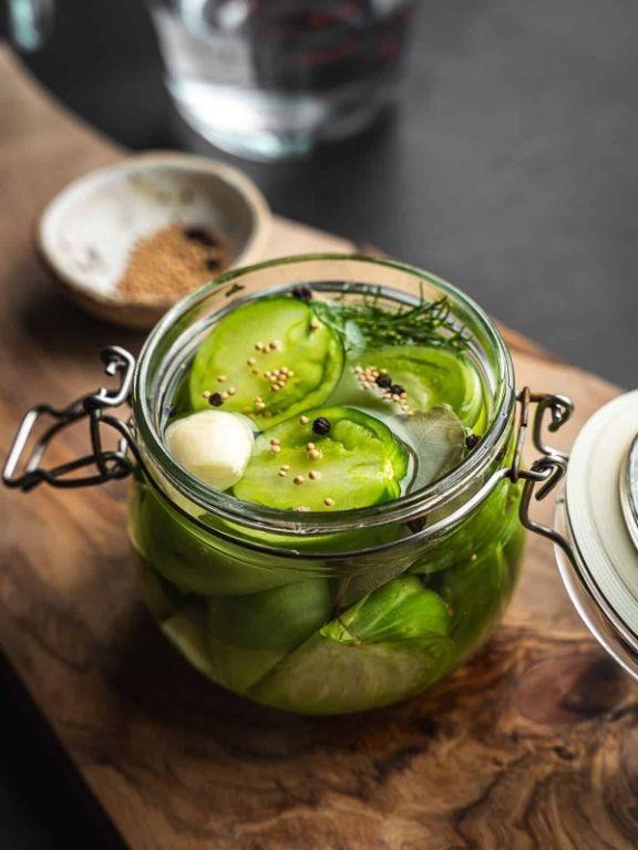 Pickled Green Tomatoes with Garlic and Dill