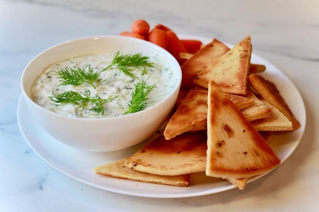 Pita Chips with Tzatziki Dip