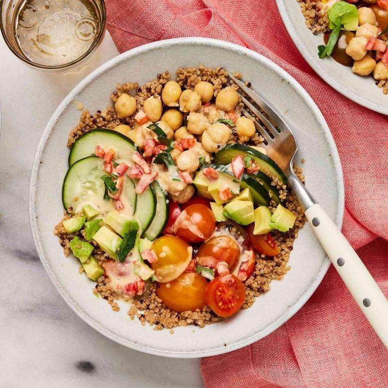 Quinoa and Chickpea Svelte Bowl