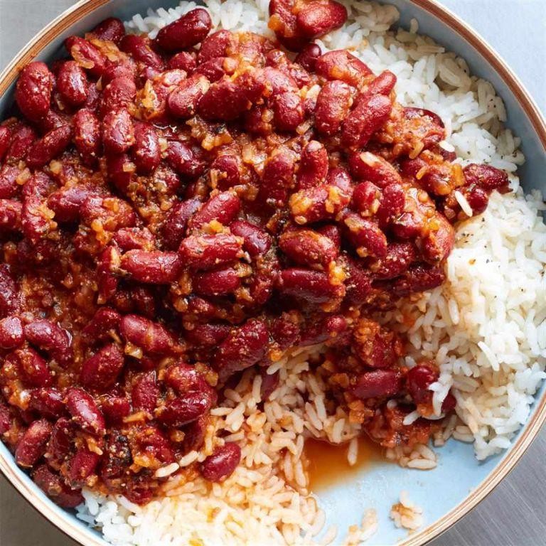 Red beans and rice with spicy tomato sauce