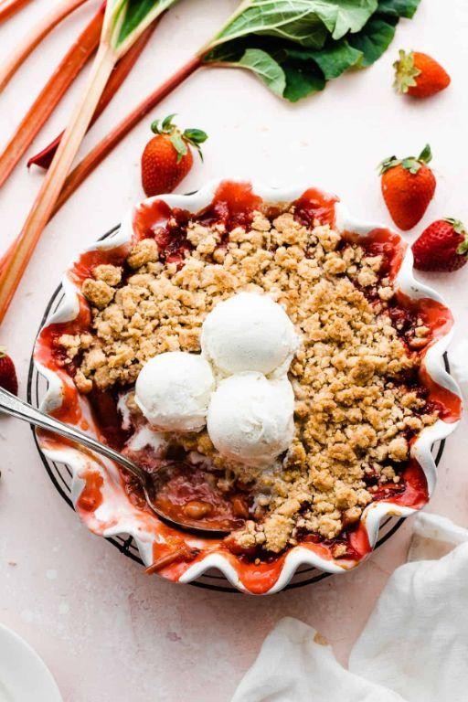 Rhubarb Strawberry Crumble with Vanilla Custard