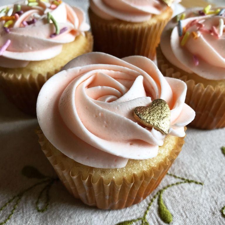 18 Creamy Whipped Buttercream Frosting Recipes Delicious